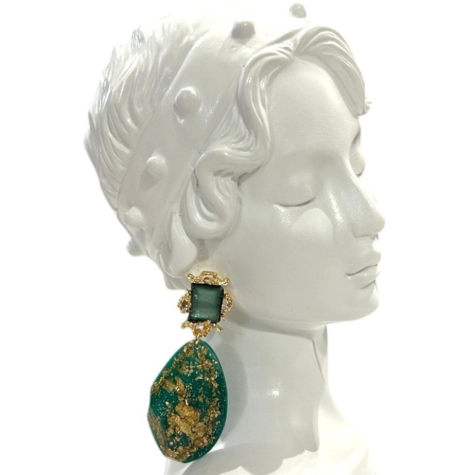 Chic Luxurious Elegant Green/Gold Resin Women’s Earrings NWT